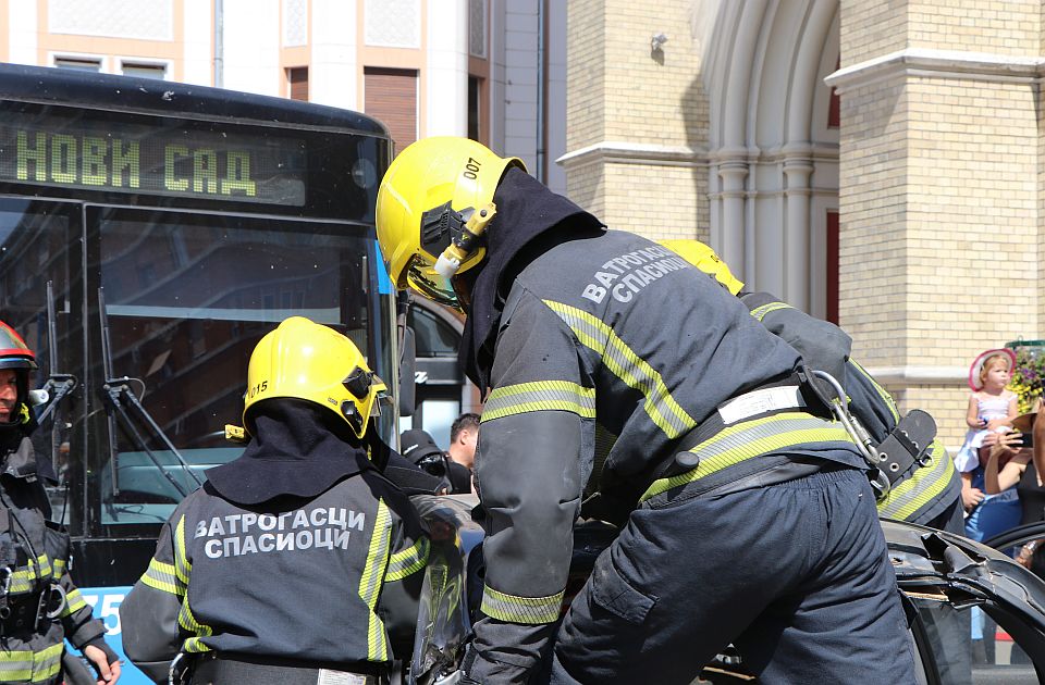 Automobil sleteo u reku kod Ade Huje, vozač uspeo da se spase 