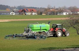 Raspisan poziv za subvencije poljoprivrednicima od 18.000 dinara po hektaru 