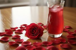 Sok od đulbešećerke: Prirodno letnje osveženje, ovo je recept za domaći sirup