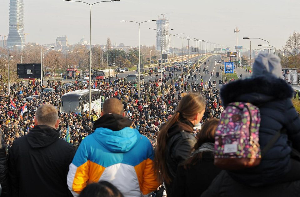 Novinar FoNeta napadnut u Beogradu dok je izveštavao sa protesta