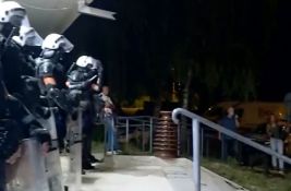 VIDEO: U Aranđelovcu protest zbog privođenja studentkinje, građani Kruševca krenuli ka vili Bratislava Gašića