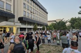 UŽIVO: Novi protest nakon haosa u Novom Sadu - građani ispred BIA
