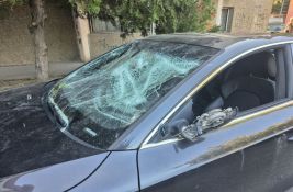 FOTO, VIDEO Jutro posle nereda u Novom Sadu: Razbijena vozila, 