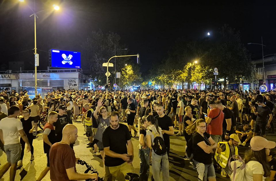 UŽIVO Napeto u Novom Sadu: Policija na ulicama, građani kod Futoške pijace