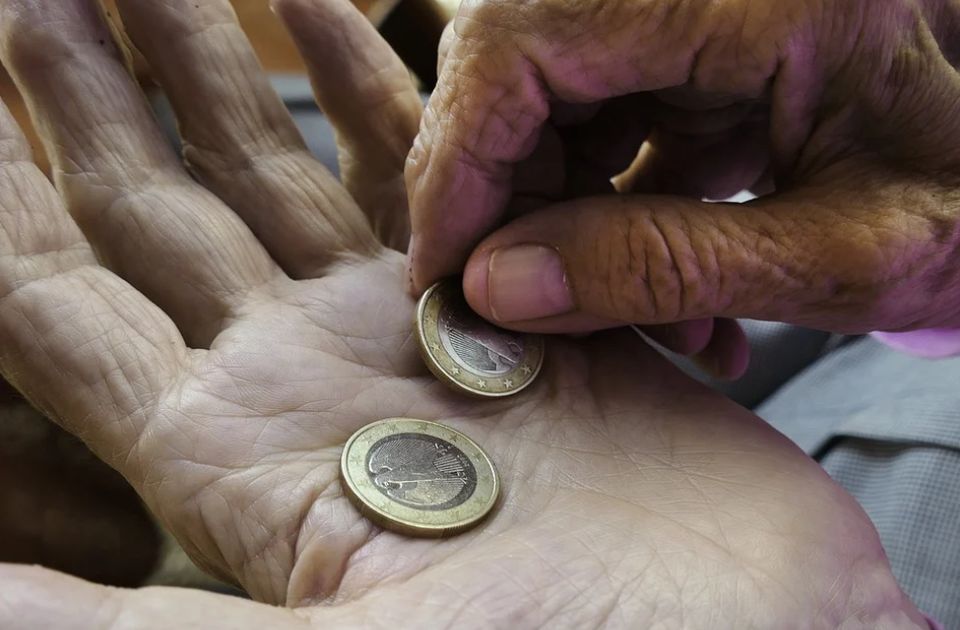 Penzionerima po 35.000 dinara u pandemiji - i onima sa najnižim, i onima sa najvišim primanjima