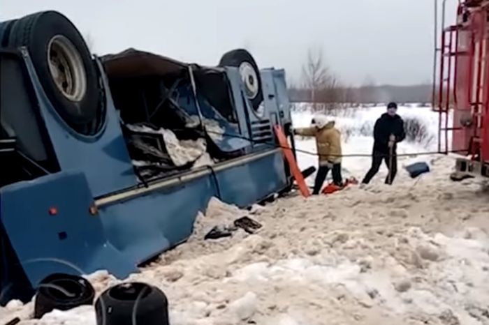VIDEO: Prevrnuo se autobus pun dece kod Moskve, sedmoro mrtvih