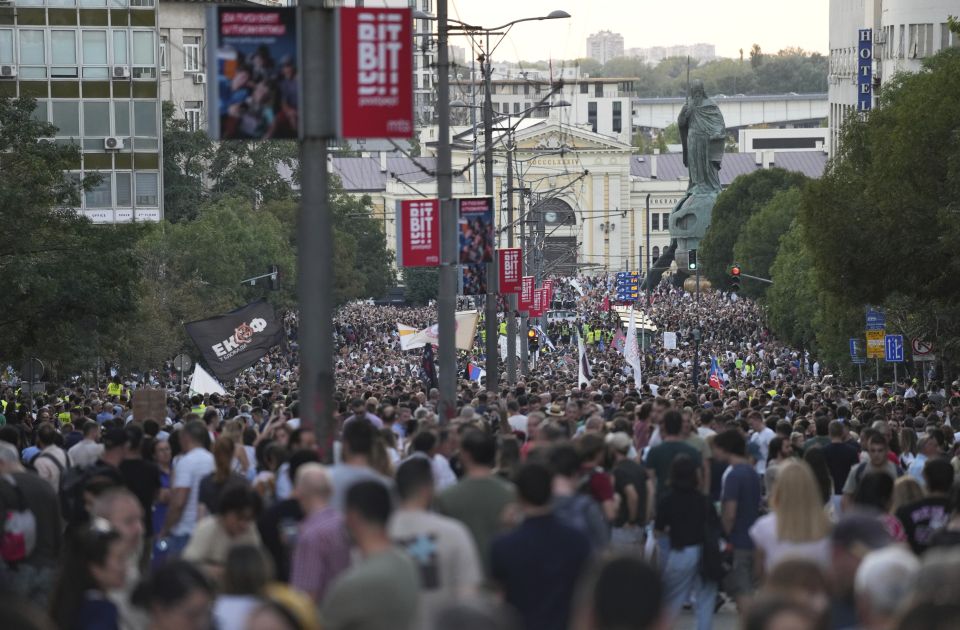 Broj građana na skupovima: "Procene MUP-a postale predmet viceva, tužno na šta je sveden direktor policije" Broj građana na skupovima: "Procene MUP-a postale predmet viceva, tužno na šta je sveden direktor policije"