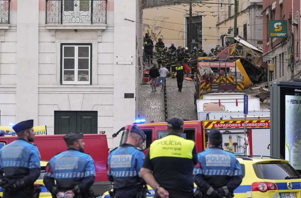 FOTO Nesreća u Lisabonu: Žičara Glorija iskliznula iz šina, najmanje 15 mrtvih FOTO Nesreća u Lisabonu: Žičara Glorija iskliznula iz šina, najmanje 15 mrtvih