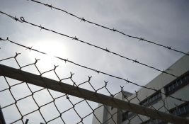 Zatvorenici zapalili zatvor zahtevajući negu obolelih od kovida