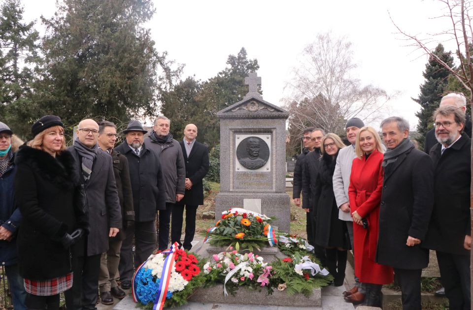 Dva veka kompozitora koji počiva u Novom Sadu, a čija dela i danas spajaju Srbe i Hrvate