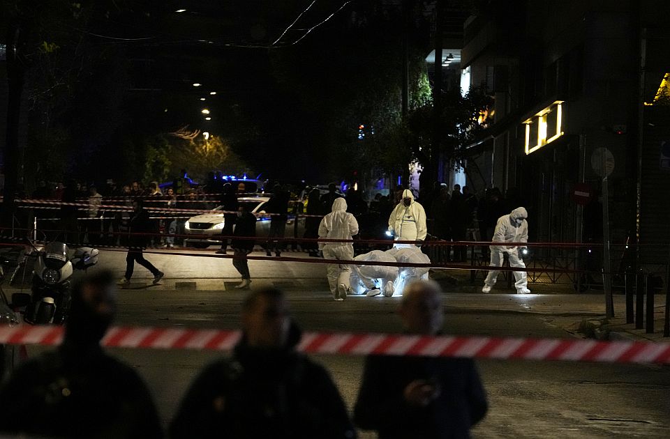 VIDEO: Eksplozija u blizini kancelarija grčke železničke kompanije u Atini, sumnja se na bombu