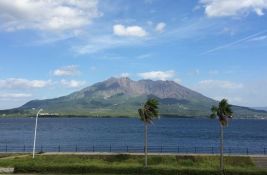 VIDEO: Erupcija vulkana u Japanu, kamenje padalo 2,5 kilometara dalje