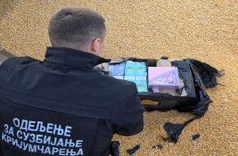 U tovaru kukuruza pokušao da krijumčari patike i električne cigarete