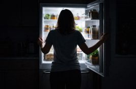 U koje vreme treba da prestanete da jedete pre spavanja? Evo šta kaže nauka