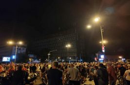UŽIVO Protest u Novom Sadu: Građani obišli policiju u Pap Pavla, vraćaju se ka sudu