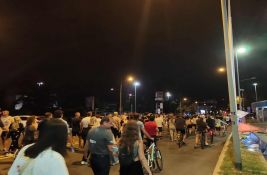 UŽIVO Protest u Novom Sadu: Građani nakon protesta ispred suda krenuli do policije u Pap Pavla