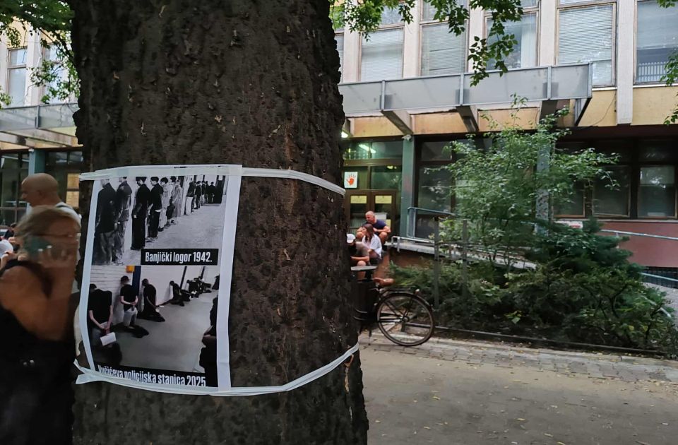 FOTO Građani ispred suda: Podrška sugrađanima koji su optuženi za napad na Kobre FOTO Građani ispred suda: Podrška sugrađanima koji su optuženi za napad na Kobre