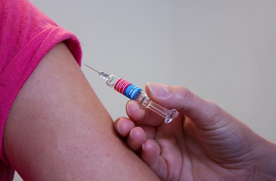 SAD počele da šalju antikovid vakcine za decu drugim zemljama 