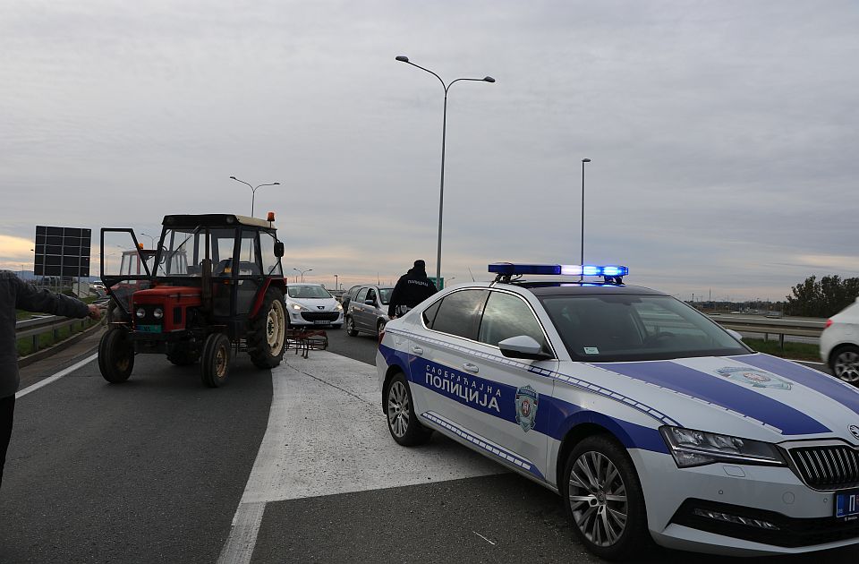 Poljoprivrednik povređen na blokadi puta