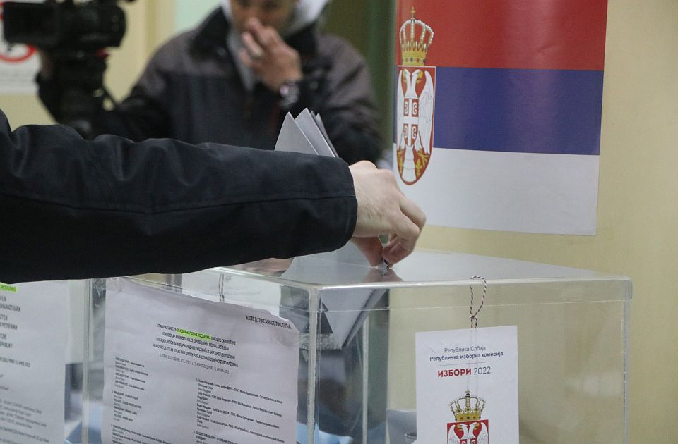 UŽIVO Kako je Srbija glasala: Listi oko Vučića 43 odsto glasova - reakcije i smatranja