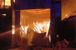 VIDEO: Veliki požar u Veterniku, goreo magacin nameštaja i stolarije