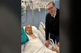 Vučić posetio ranjenog u Ćacilendu, nazvao ga junakom i dao obećanje