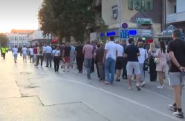 Na skupovima protiv blokada, pristalice SNS blokirale ulice