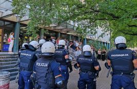 FOTO Drugi dan blokade novosadskog suda: Tu su građani, a tu je i policija u opremi za demonstracije