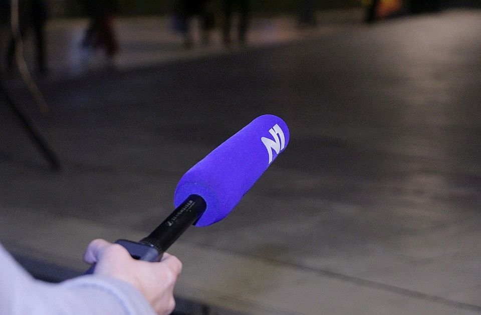 Novinarka N1 povređena prilikom intervencije policije ispred novosadskog suda