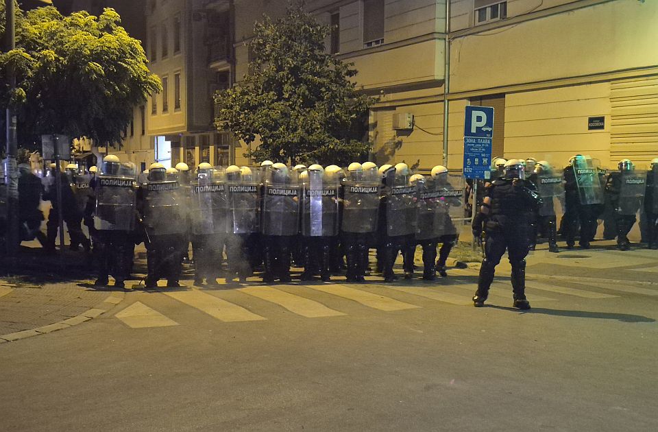 Objavljeno uputstvo za policajce koji žele da idu na bolovanje: "Pomoć, a ne palica po leđima građana"