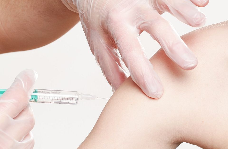 Odobrena buster doza Fajzerove vakcine za decu od pet do 11 godina