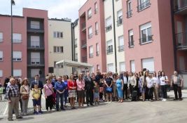 FOTO: Izbegličke porodice iz BiH i Hrvatske dobile 94 stana u Veterniku