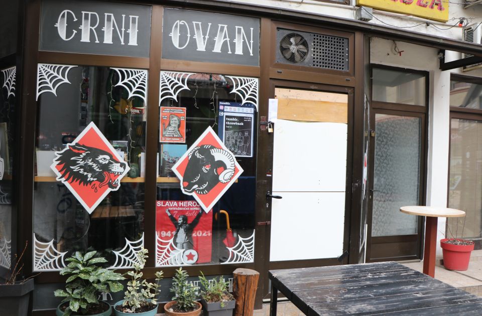 Ambasadorka Nemačke u Srbiji posetila antifašistički kafić "Crni ovan"