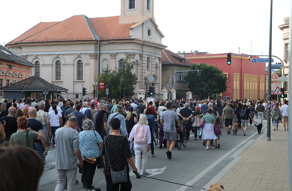 Nova procena: Na protestu u Novom Sadu šetalo oko 4.000 građana