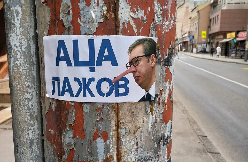 FOTO: Grafiti i plakati protiv Vučića u Beogradu - "Aca lažov" sa nosom Pinokija i "Aca izdaja"