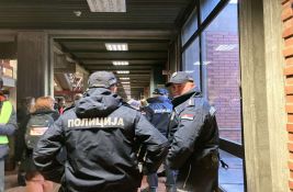 VIDEO: Policija ponovo na Filozofskom fakultetu u Novom Sadu