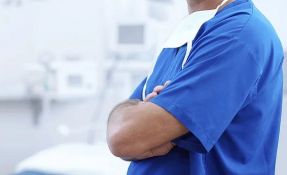 Grupa nezaposlenih medicinara krenula kod Vučića