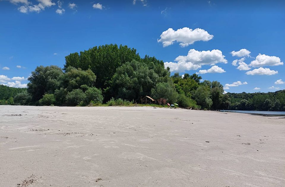 FOTO: Na pola sata od Novog Sada nalazi se prelepa plaža na kojoj nema gužve, možda zatreba i pasoš