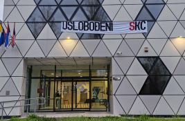 Novosadski studenti u blokadi SKCNS dočekali direktora: Pročitali mu saopštenje, on otišao 
