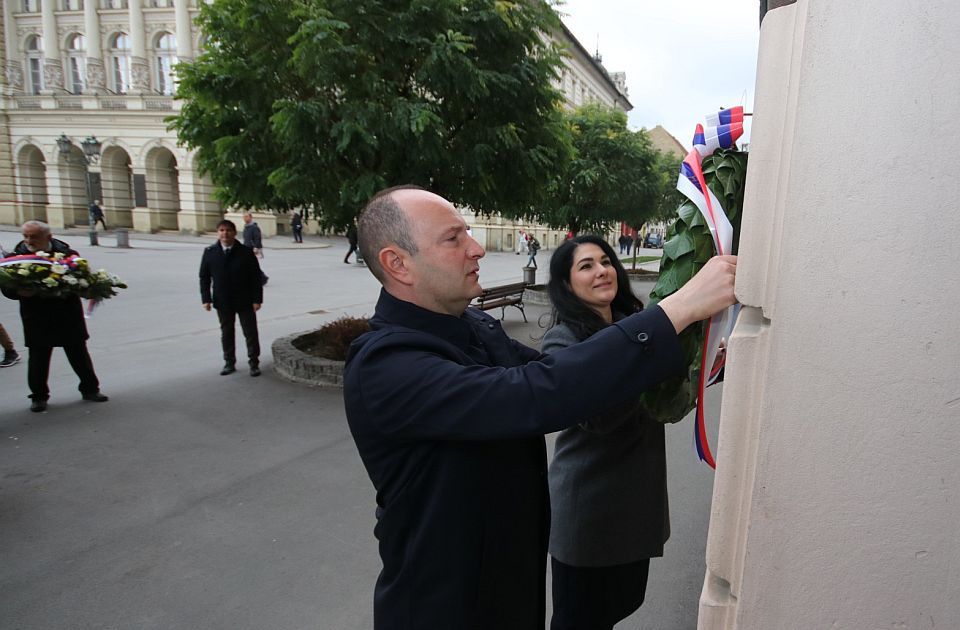 Položeni venci na Trgu slobode povodom godišnjice prisajedinjenja Vojvodine