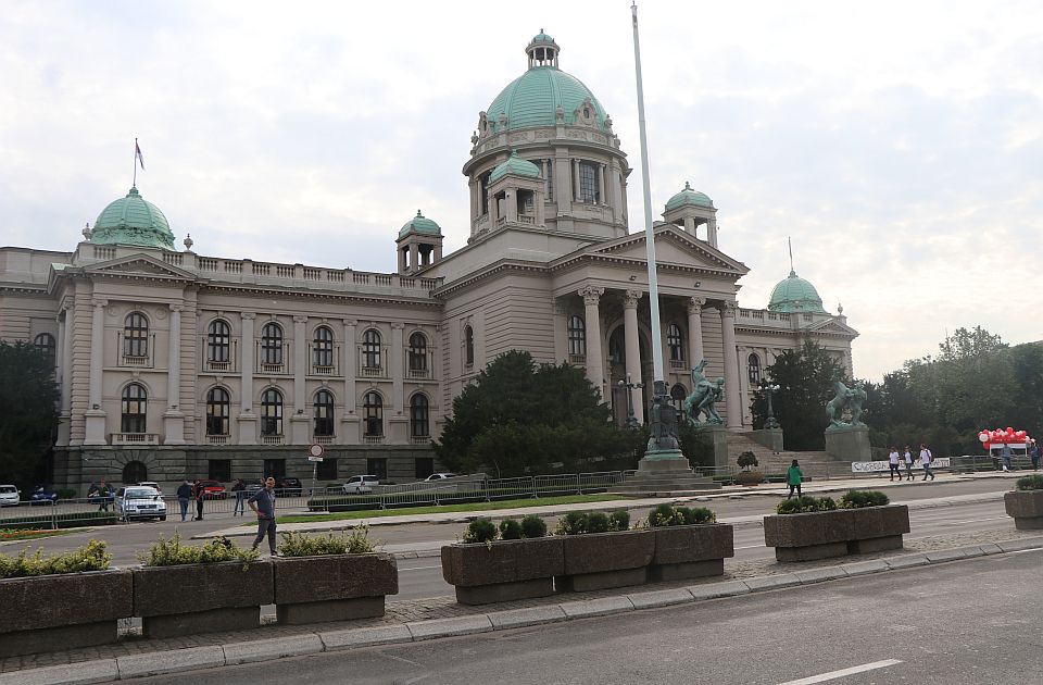 Šta poseduju i koliko zarađuju Novosađani u Skupštini Srbije?