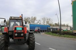 Poljoprivrednici danas blokiraju prilaz auto-putu kod Novog Sada, kreću duže blokade