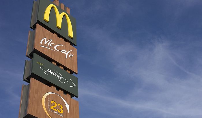 Mekdonalds izbacio čizburger i čokoladno mleko iz obroka za decu u SAD