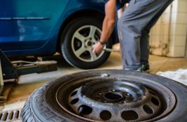 VIDEO: Amerikanac 10 godina nije menjao gume, a jednu je zalepio lepljivom trakom