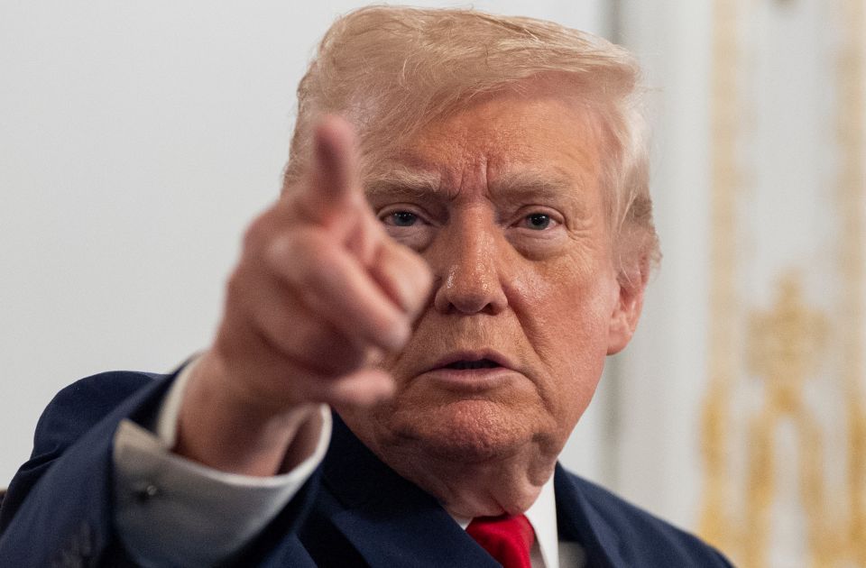 Tramp poništio sve uredbe i dokumenta koja je potpisao Bajden: Nejasno da li to uopšte sme da radi