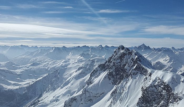 Roze sneg i led zabrinjava naučnike na Alpima