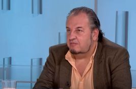 Profesor Jovanović poručio direktoru policije: Bacate suzavac na studente, pa se čudite što imaju gas maske