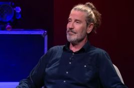 Glumac Dragan Gagi Jovanović pešači sa studentima iz Vranja do Bujanovca 