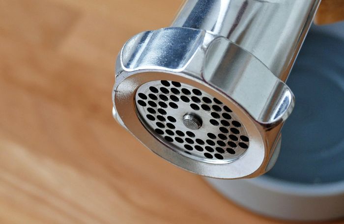 Mašina za mlevenje mesa pronađena u Ritopeku poslata na veštačenje, proverava se da li ima ljudske DNK