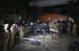 Osuđeni bivši indijski političar i njegov brat ubijeni pred TV kamerama dok su davali izjave